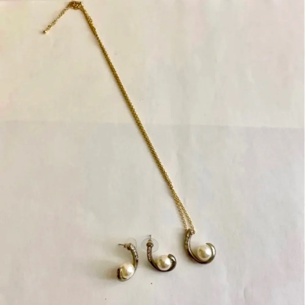 Pearl and Diamond Necklace Earring‎ Set